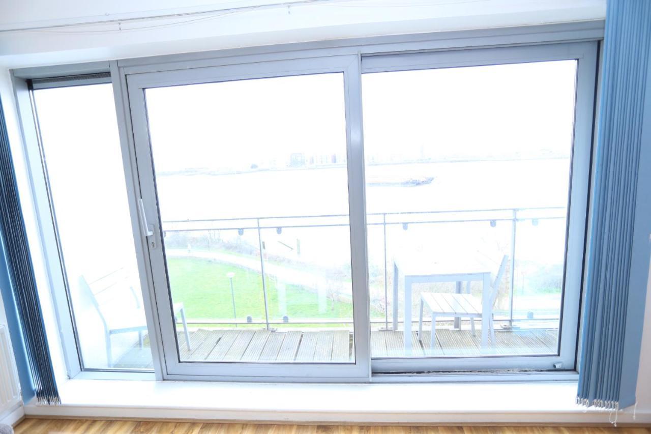 Lovely 2 Bed 2 Toilet Hill House River View Apartment ロンドン エクステリア 写真